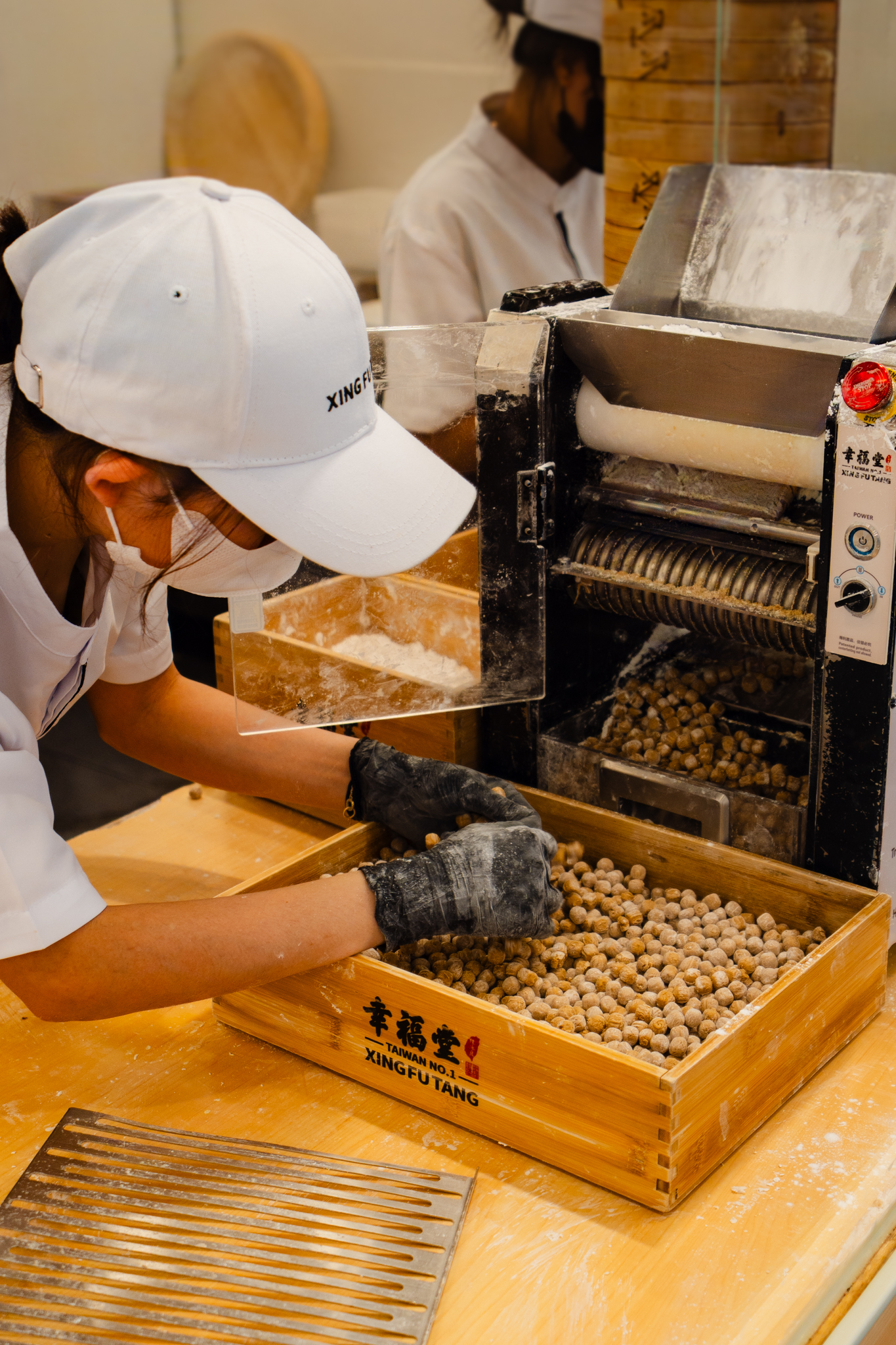 Xing Fu Tang staff preparing boba balls